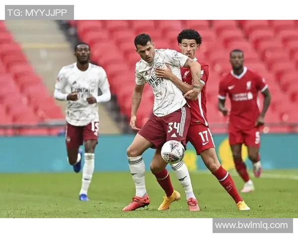 格雷米奥与河床首发阵容揭晓双方实力对决引发球迷热议